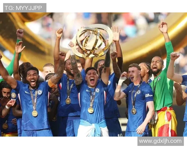 脖子粗壮的足球明星们如何在赛场上展现力量与魅力